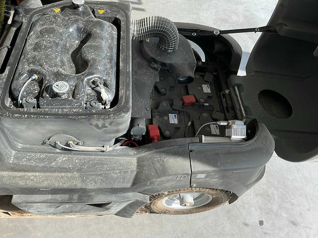 2016 kärcher professional km 90/60 r zelfrijdende veegmachine - afbeelding 3 van  7