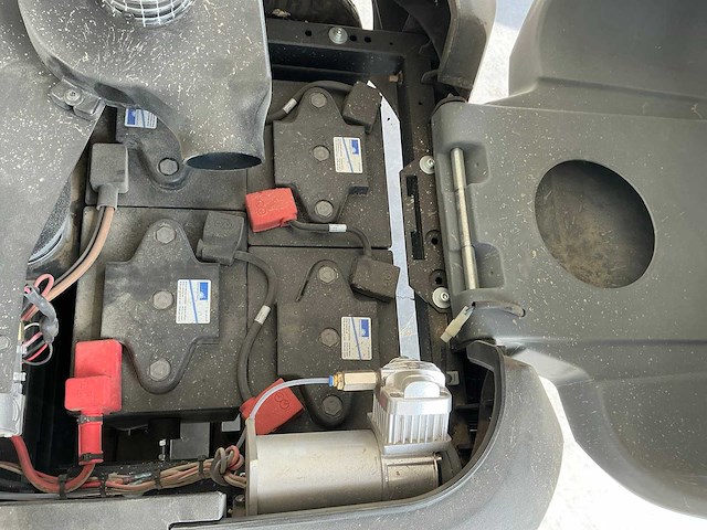 2016 kärcher professional km 90/60 r zelfrijdende veegmachine - afbeelding 4 van  7