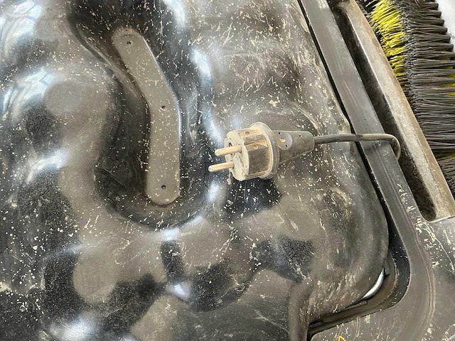 2016 kärcher professional km 90/60 r zelfrijdende veegmachine - afbeelding 7 van  7