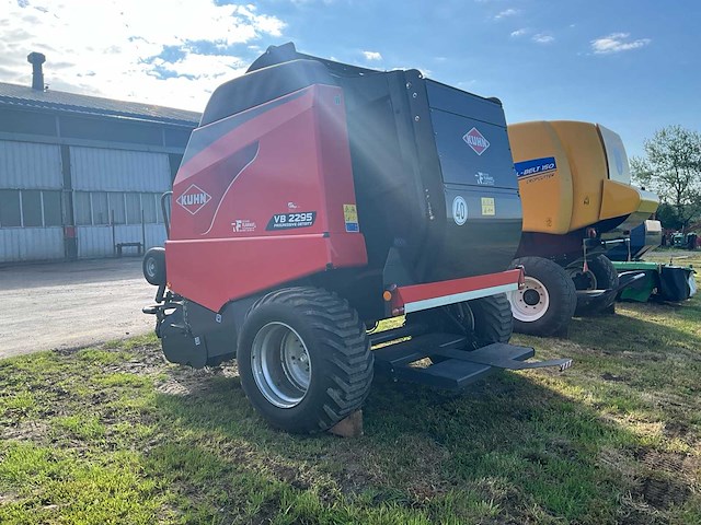 2016 kuhn vb 2295 progressieve dichtheid ronde balenmachine - afbeelding 3 van  32