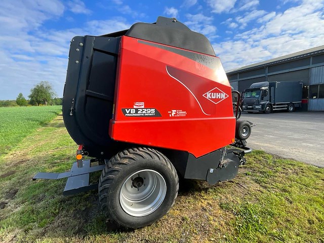 2016 kuhn vb 2295 progressieve dichtheid ronde balenmachine - afbeelding 6 van  32