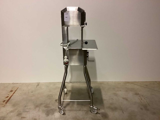 2016 matton model op voet vleeszaagmachine - afbeelding 2 van  6