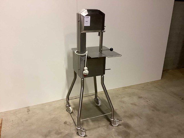 2016 matton model op voet vleeszaagmachine - afbeelding 4 van  6