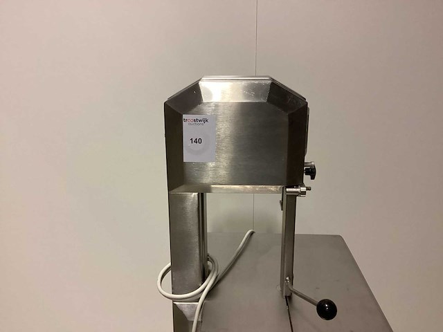 2016 matton model op voet vleeszaagmachine - afbeelding 5 van  6