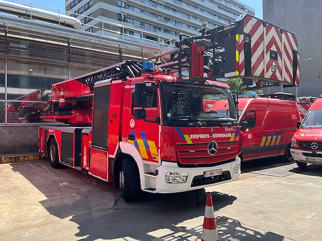 2016 mercedes-benz atego rosenbauer l32a-xs autoladder - afbeelding 23 van  46