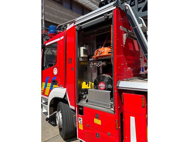 2016 mercedes-benz atego rosenbauer l32a-xs autoladder - afbeelding 44 van  46