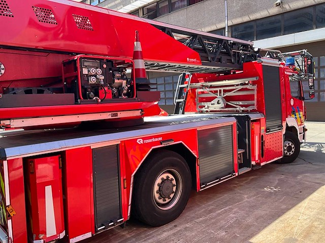 2016 mercedes-benz atego rosenbauer l32a-xs autoladder - afbeelding 45 van  46