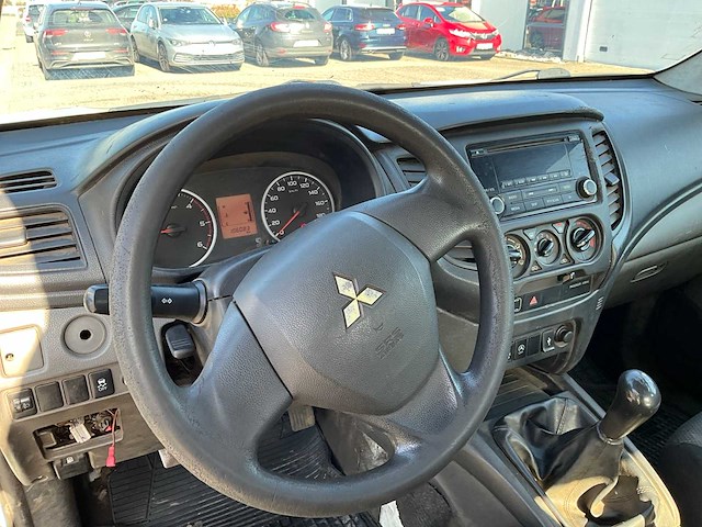 2016 mitsubishi l200 lichte vrachtwagen - afbeelding 12 van  33