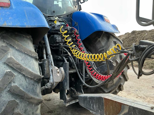 2016 new holland t7.235 vierwielaangedreven landbouwtractor - afbeelding 10 van  15