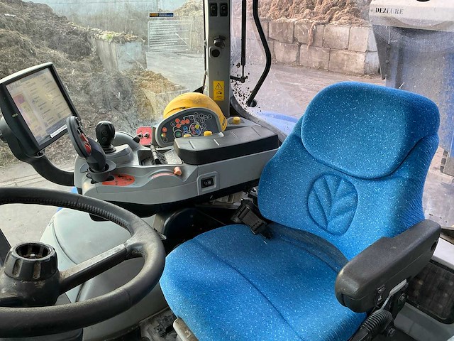2016 new holland t7.235 vierwielaangedreven landbouwtractor - afbeelding 12 van  15