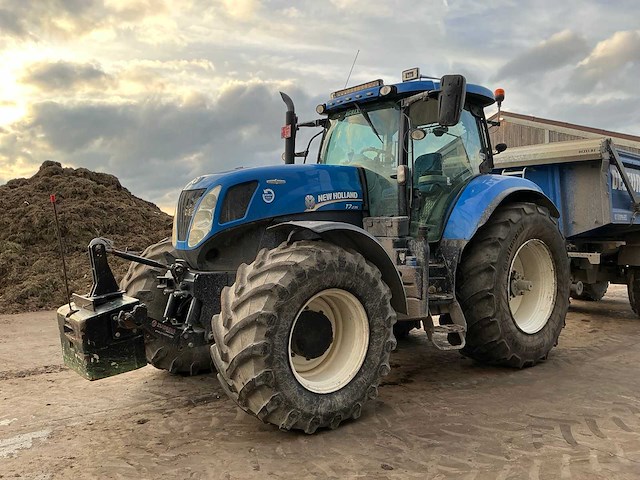2016 new holland t7.235 vierwielaangedreven landbouwtractor - afbeelding 1 van  15