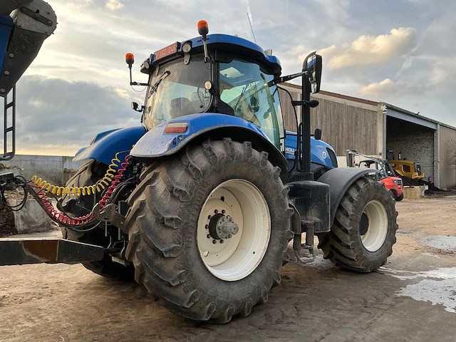 2016 new holland t7.235 vierwielaangedreven landbouwtractor - afbeelding 4 van  15