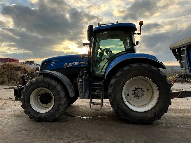 2016 new holland t7.235 vierwielaangedreven landbouwtractor - afbeelding 8 van  15