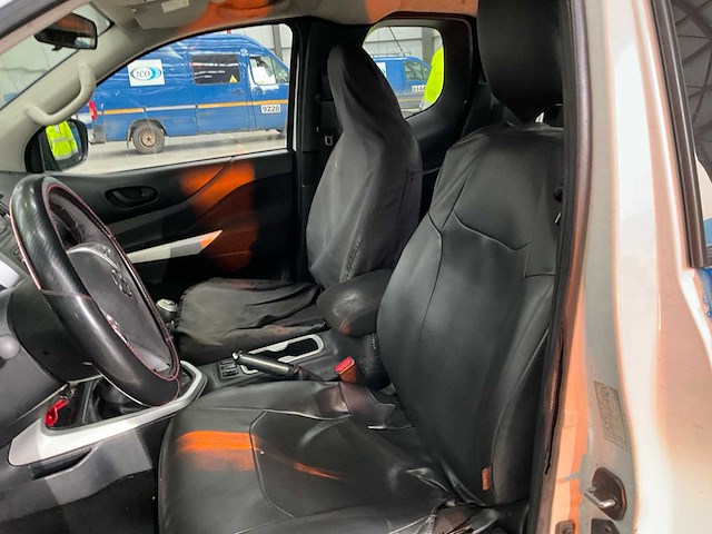 2016 nissan navara lichte vrachtwagen - afbeelding 8 van  32