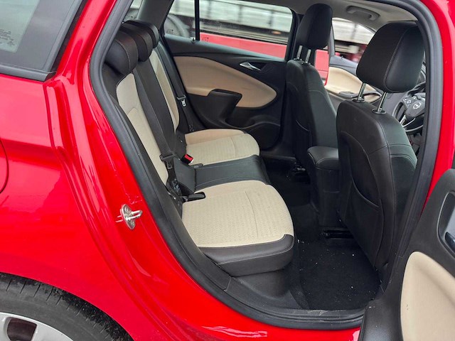 2016 opel astra sport tourer + - afbeelding 18 van  43