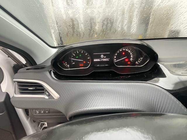 2016 peugeot 208 1.2 puretech auto - afbeelding 6 van  33
