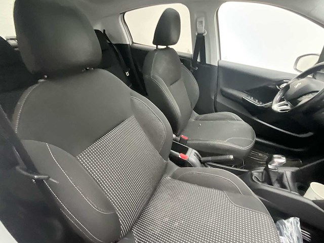 2016 peugeot 208 1.2 puretech auto - afbeelding 12 van  33