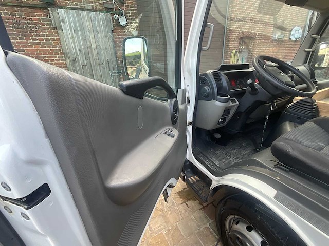 2016 renault maxity + isoli pnt205 gearticuleerde telescopische boomlift - afbeelding 10 van  34