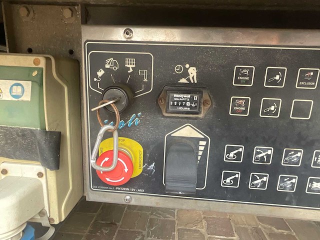 2016 renault maxity + isoli pnt205 gearticuleerde telescopische boomlift - afbeelding 23 van  34