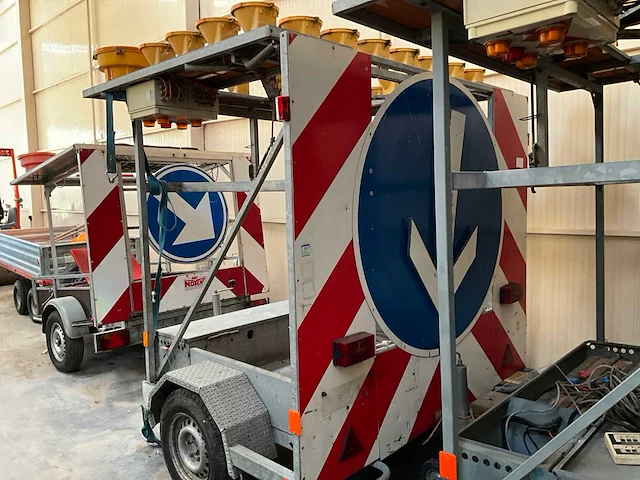 2016 stuer-egghe peilwagen / signalisatiewagen - afbeelding 4 van  9