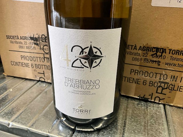 2016 torri cantine trebbiano d’abruzzo witte wijn (37x) - afbeelding 2 van  4