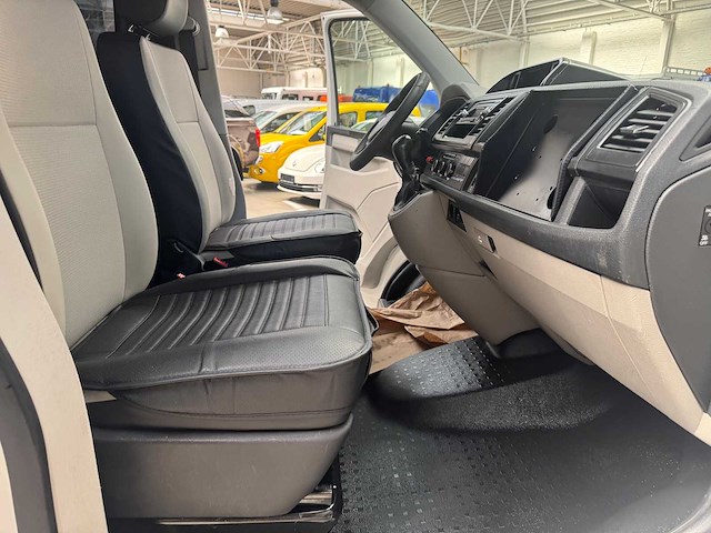 2016 volkswagen transporter kombi minibus - afbeelding 17 van  29