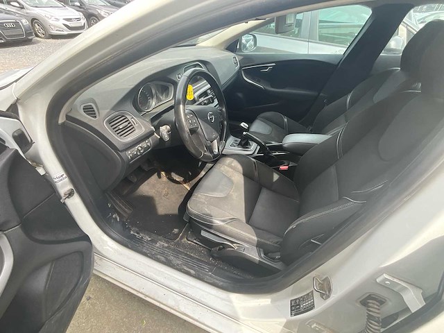 2016 volvo v40 personenauto - afbeelding 16 van  18