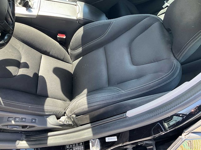 2016 volvo v60 stationwagen - perfect onderhouden en rijk uitgerust - afbeelding 17 van  70