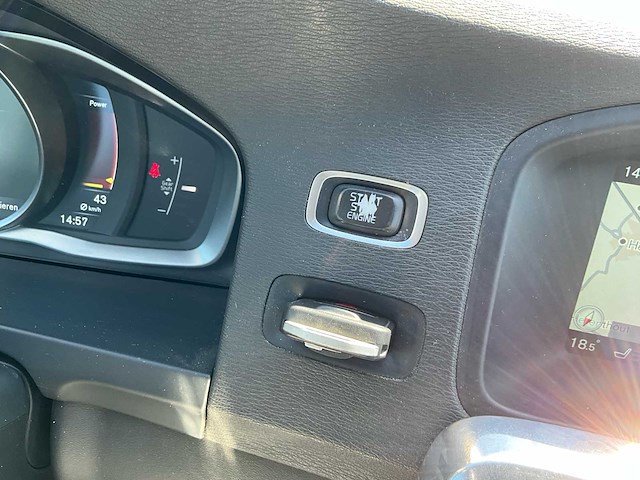 2016 volvo v60 stationwagen - perfect onderhouden en rijk uitgerust - afbeelding 33 van  70