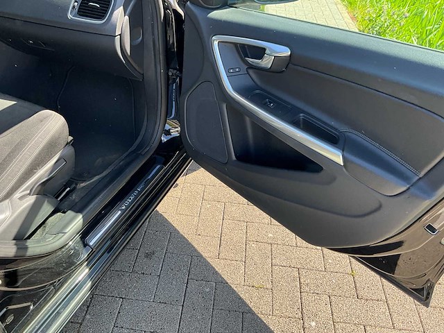 2016 volvo v60 stationwagen - perfect onderhouden en rijk uitgerust - afbeelding 51 van  70