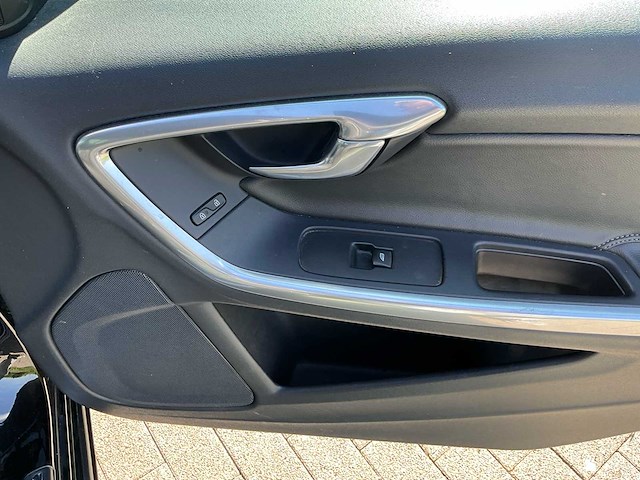 2016 volvo v60 stationwagen - perfect onderhouden en rijk uitgerust - afbeelding 52 van  70