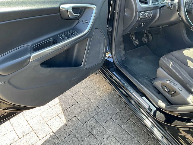 2016 volvo v60 stationwagen - perfect onderhouden en rijk uitgerust - afbeelding 15 van  65