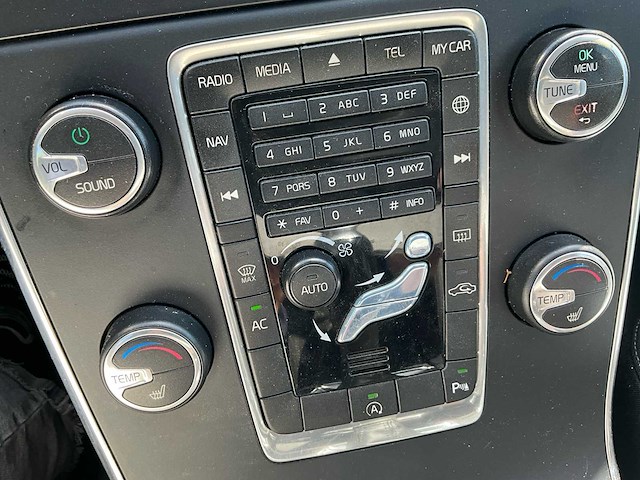 2016 volvo v60 stationwagen - perfect onderhouden en rijk uitgerust - afbeelding 29 van  65