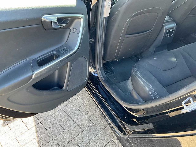 2016 volvo v60 stationwagen - perfect onderhouden en rijk uitgerust - afbeelding 37 van  65