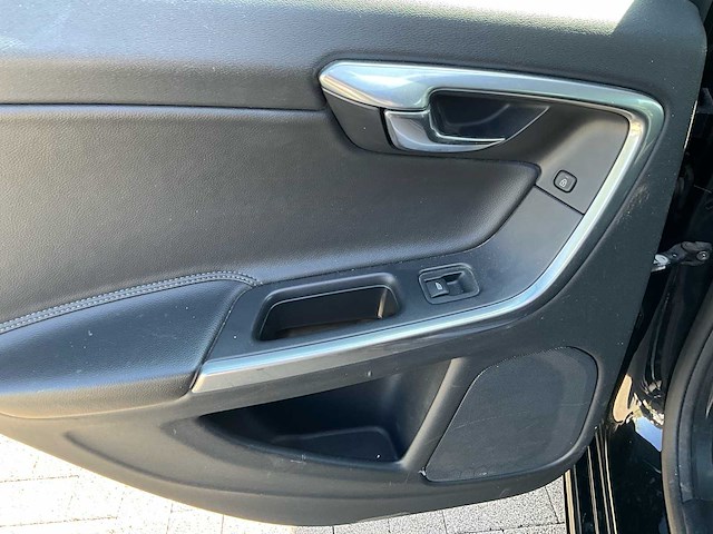 2016 volvo v60 stationwagen - perfect onderhouden en rijk uitgerust - afbeelding 38 van  65