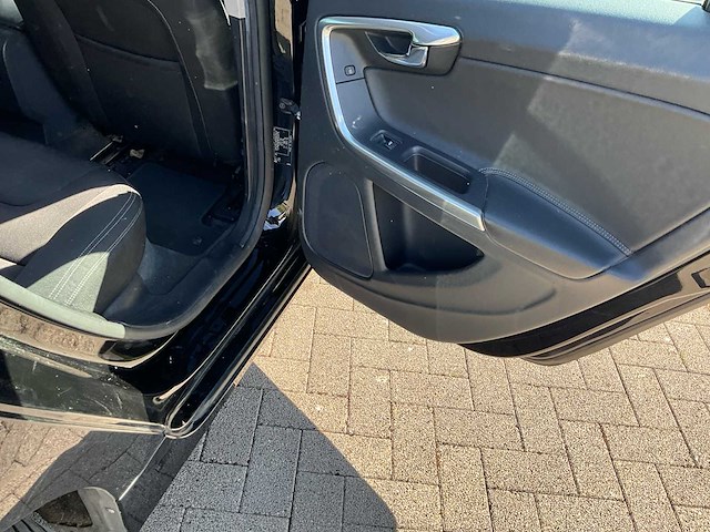 2016 volvo v60 stationwagen - perfect onderhouden en rijk uitgerust - afbeelding 44 van  65
