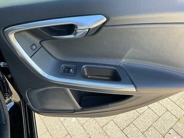 2016 volvo v60 stationwagen - perfect onderhouden en rijk uitgerust - afbeelding 45 van  65