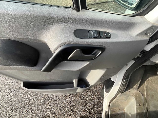 2016 vw crafter n2 crafter - euro 6 - airco - trekhaak - afbeelding 30 van  61