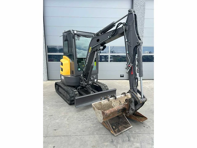 2017 - volvo - ecr25d - mini-excavator - afbeelding 1 van  5