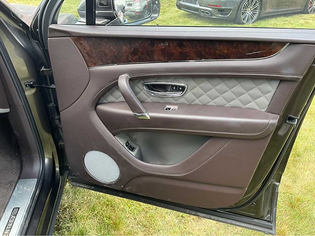2017 bentley bentayga - afbeelding 41 van  55