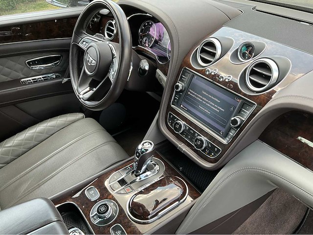 2017 bentley bentayga - afbeelding 48 van  56