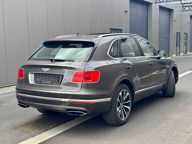 2017 bentley bentayga - afbeelding 32 van  36