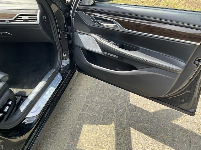 2017 bmw 750li xdrive - full option - afbeelding 46 van  80