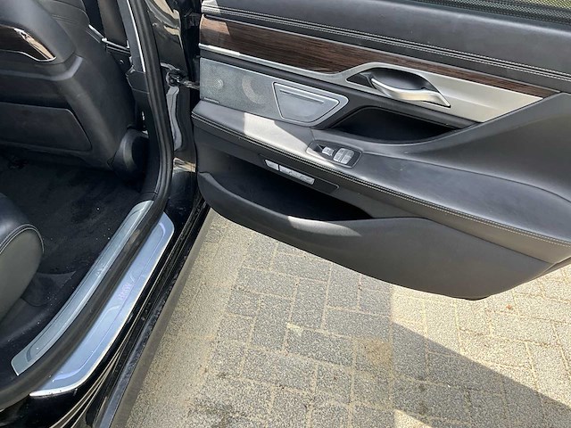 2017 bmw 750li xdrive - full option - afbeelding 40 van  78