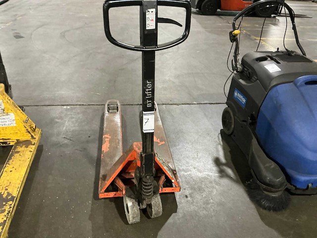 2017 bt lifter lhm230 hand hydraulische palletwagen - afbeelding 4 van  5
