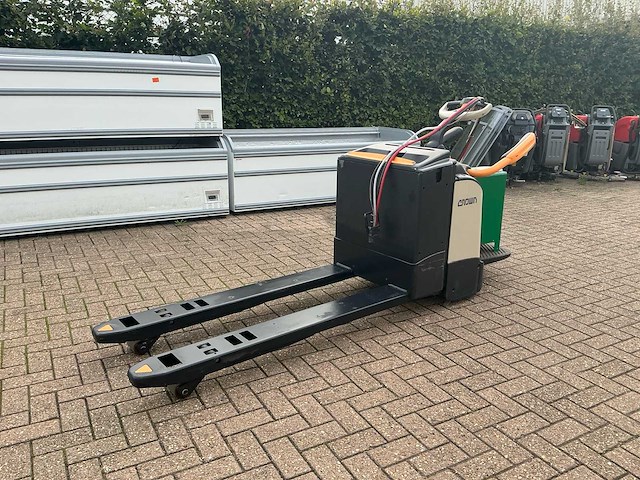 2017 crown wt 3060 elektrische palletwagen - afbeelding 1 van  10