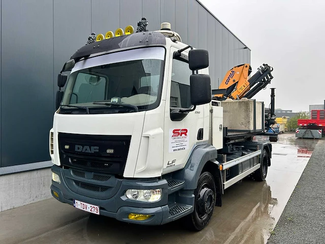 2017 daf lf 290 euro 6 haakarmsysteem met copma 180.4 hijskraan - afbeelding 1 van  25