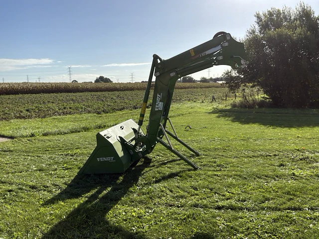 2017 fendt 4x75 frontheflader met schepbak - afbeelding 1 van  21