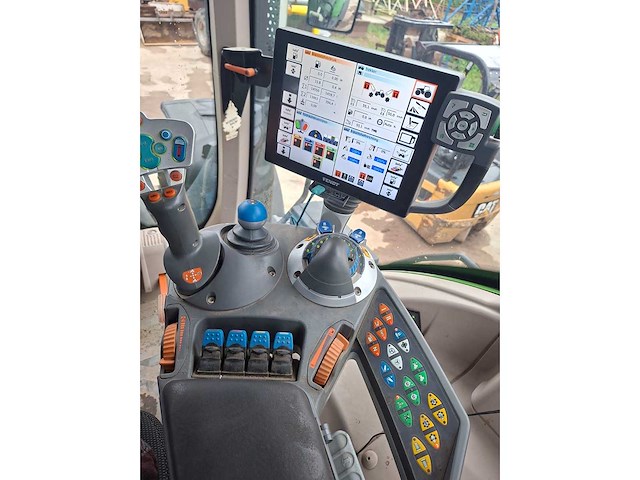 2017 fendt 828 vario - vierwielaangedreven landbouwtractor - afbeelding 5 van  5
