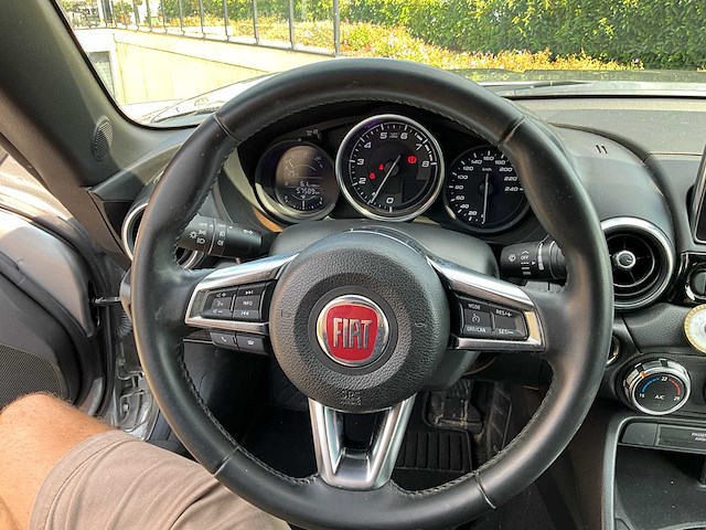 2017 fiat 124 spider personenauto - afbeelding 9 van  41